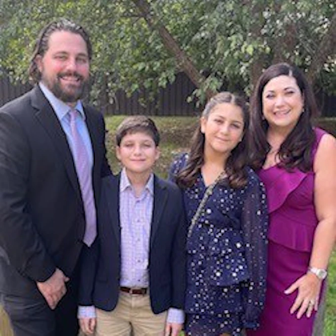 Photo of Lisa and Jeff Stanton and two children